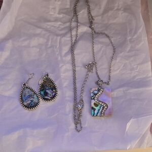 Brand New Beautiful Silver and Abalone Necklace And Earrings  Jewelry Set
